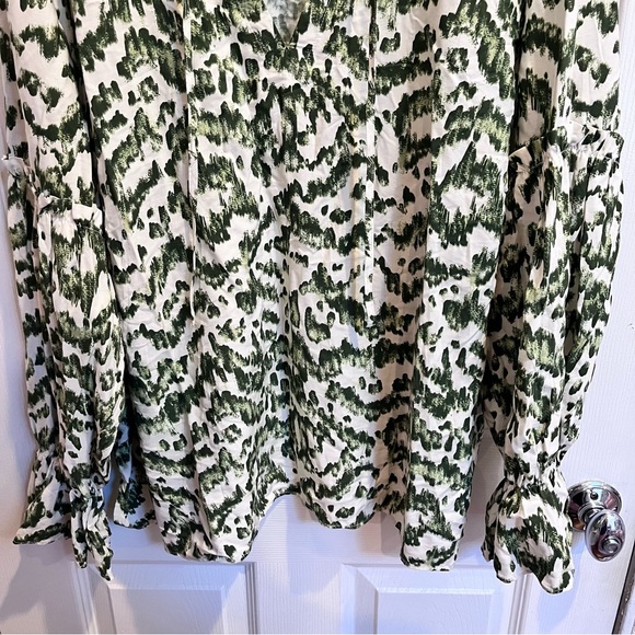 Eloquii Women’s 18 Green & White Geometric Print Long Sleeve Peasant Blouse - Picture 3 of 7